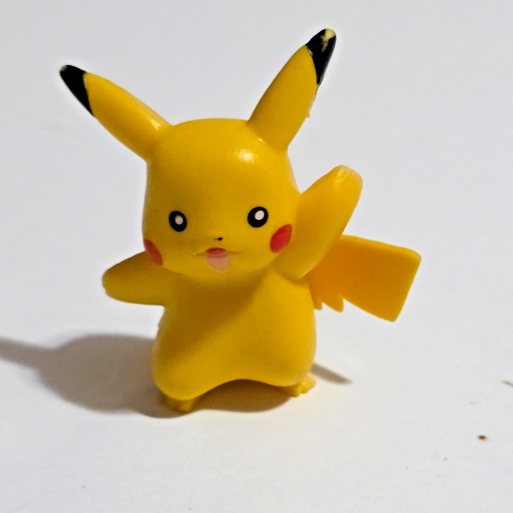 TOMY Nintendo Pokemon Pikachu Mini Figure 1.5" Vintage Action Figure Yellow PVC
